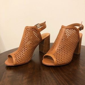 Barneys New York Sandals Camel